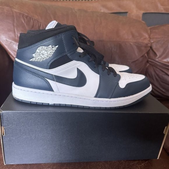 Nike Air Jordan 1 Mid AJ1 Armory Navy White shoe